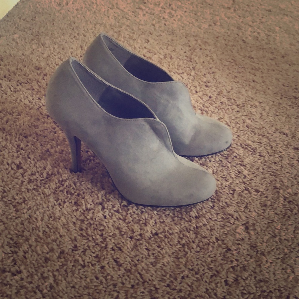 Apt 9 Grey Bootie With Heel - image 1